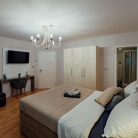 Guesthouse Villa Diana Makarska Exterior foto